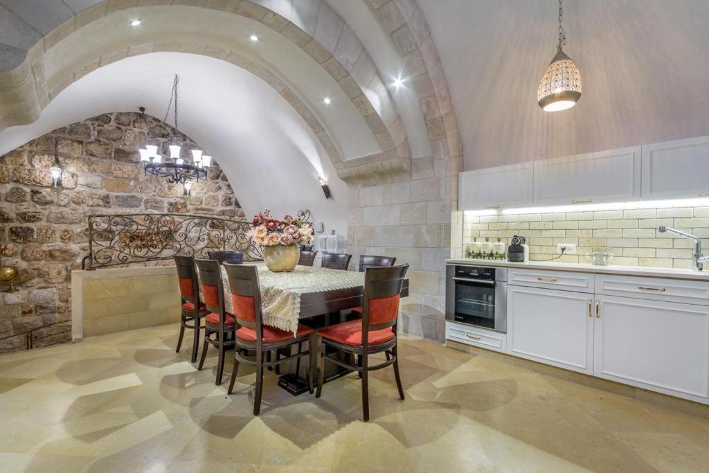 Western Wall Luxury House - Avraham Baitulmaqdis Luaran gambar